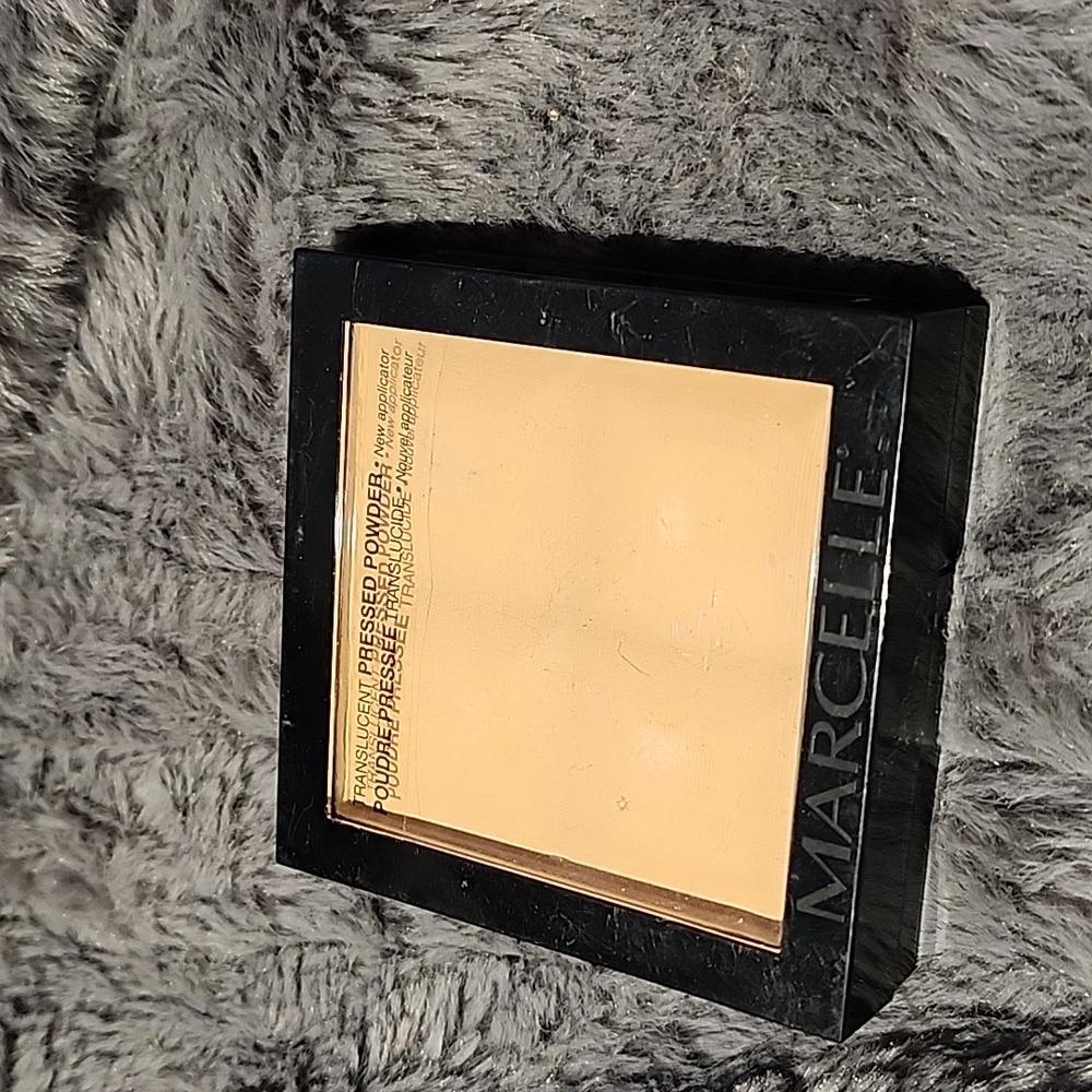 Marcelle pressed powder